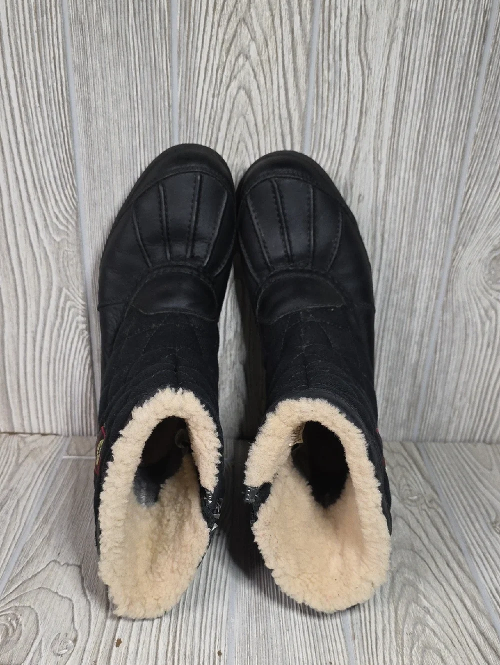 UGG Bellegarde Quilted Waterproof Winter Black Boots Womens Size 9.5